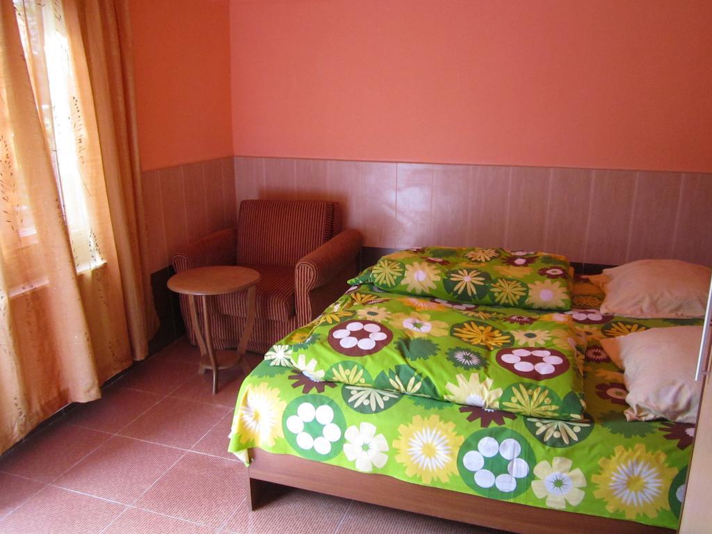 Guesthouse 97 In Batumi Ruang foto