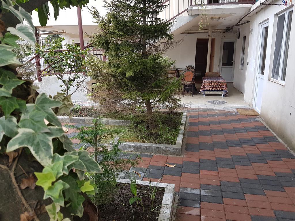 Guesthouse 97 In Batumi Bagian luar foto