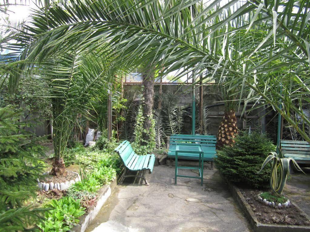 Guesthouse 97 In Batumi Bagian luar foto